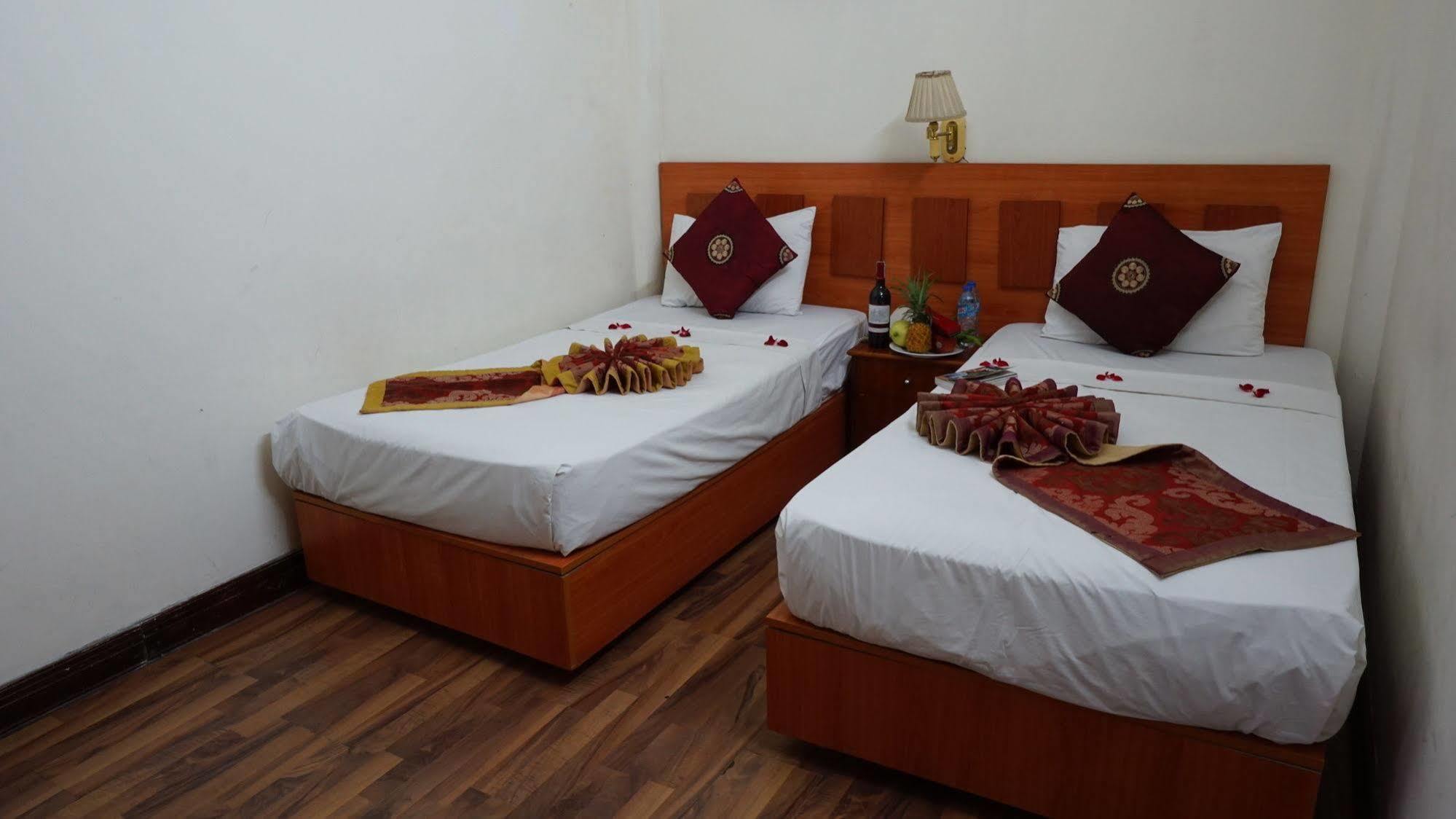 Hanoi Golden Moon Guest House & Travel Exteriör bild
