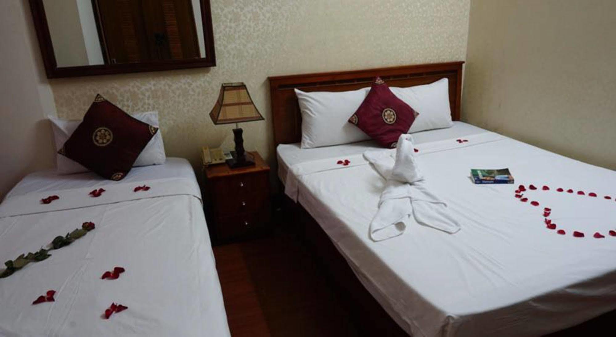 Hanoi Golden Moon Guest House & Travel Exteriör bild
