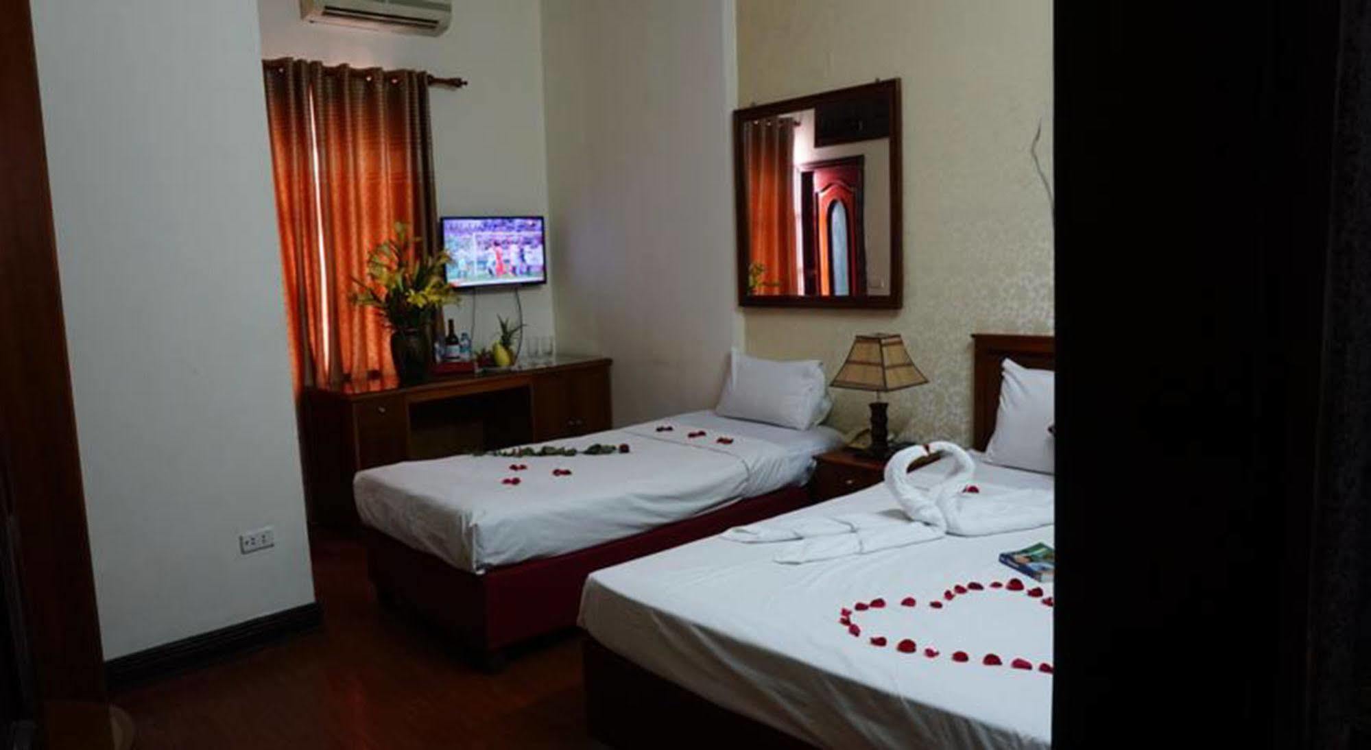 Hanoi Golden Moon Guest House & Travel Exteriör bild
