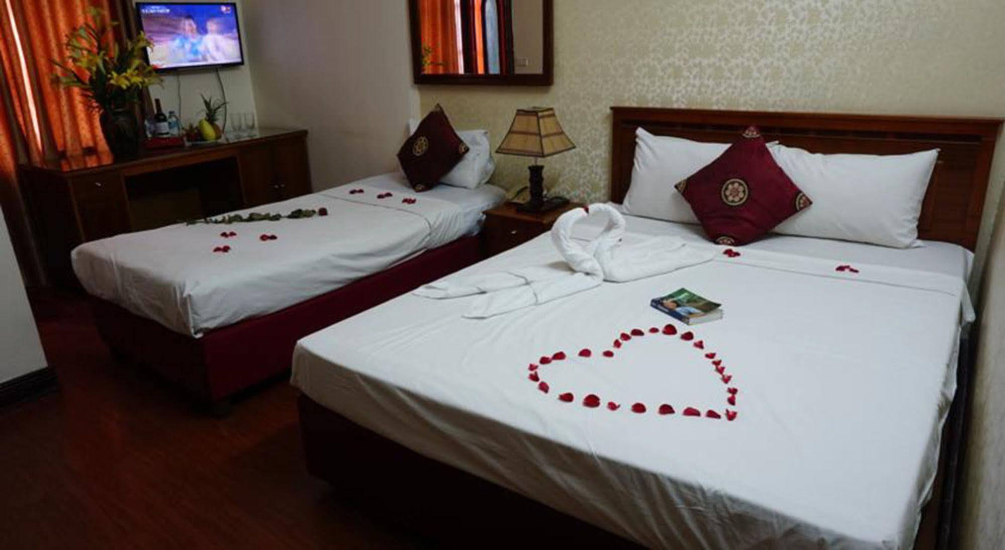 Hanoi Golden Moon Guest House & Travel Exteriör bild