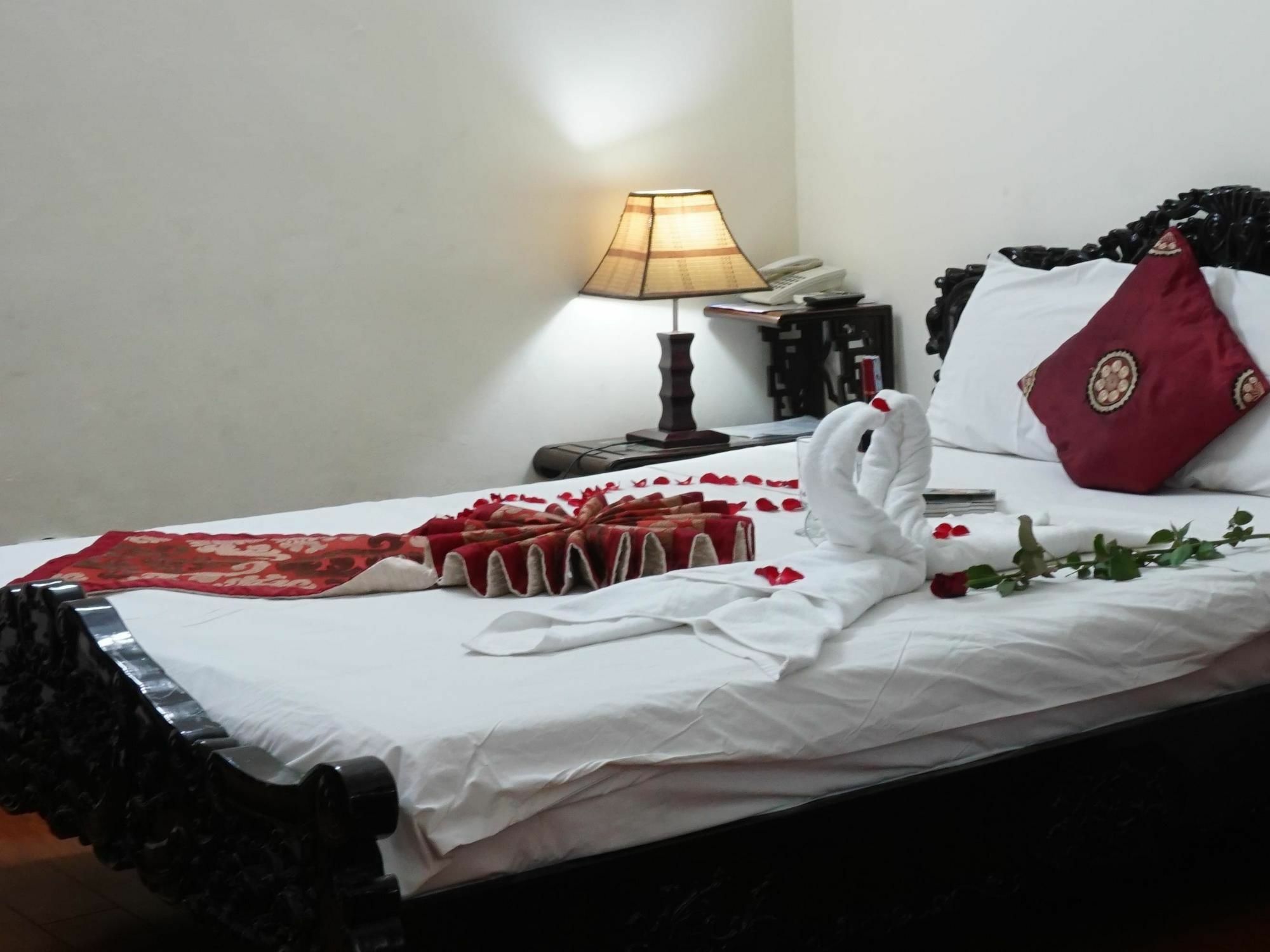 Hanoi Golden Moon Guest House & Travel Exteriör bild
